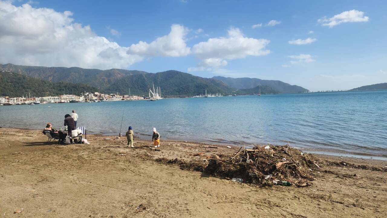 Marmaris’te Yalancı Bahar: Güneşi Gören Sahile Koştu 4